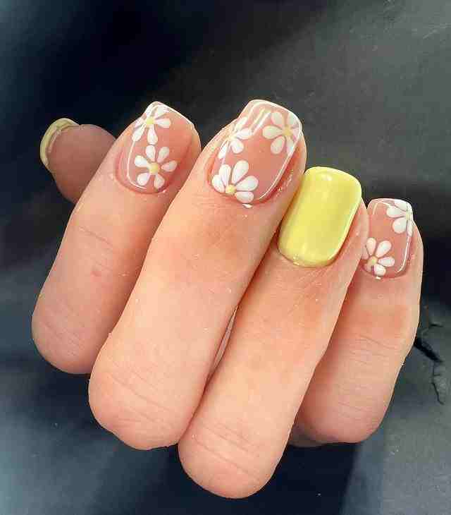 40+ Yellow Nails Design With Flower | Best Summer Nails Ideas